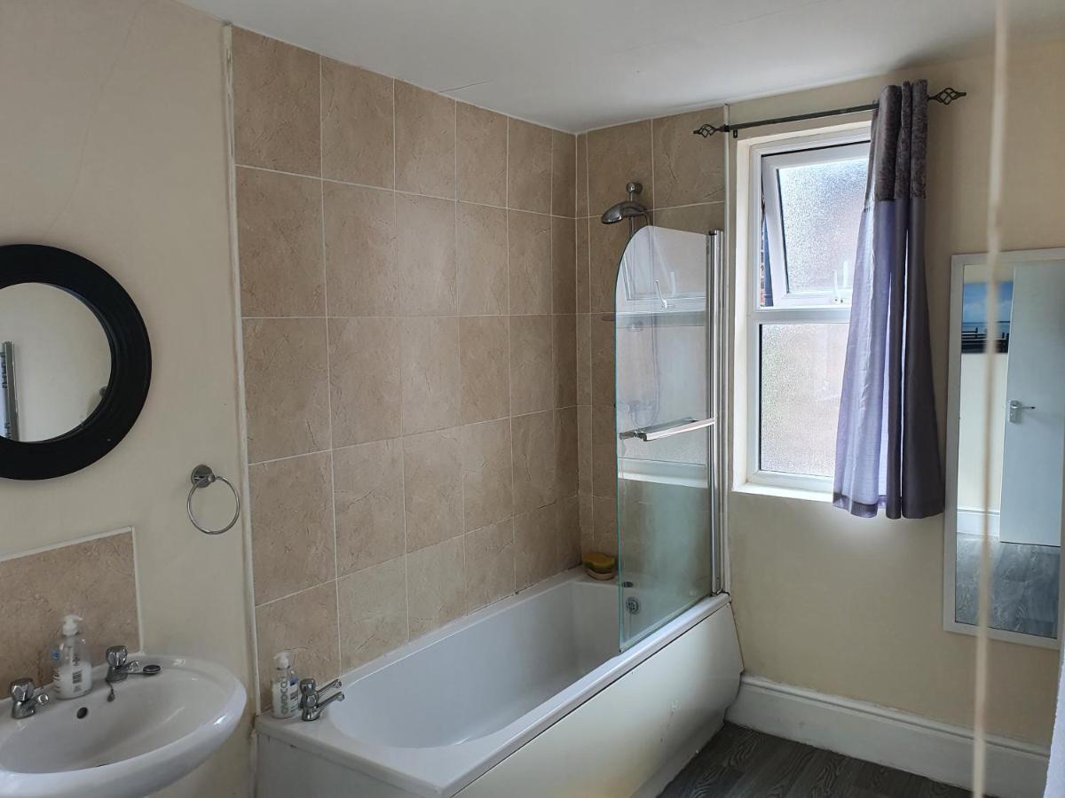12 Person 6 Bedroom Self Catering House Liverpool Exteriér fotografie