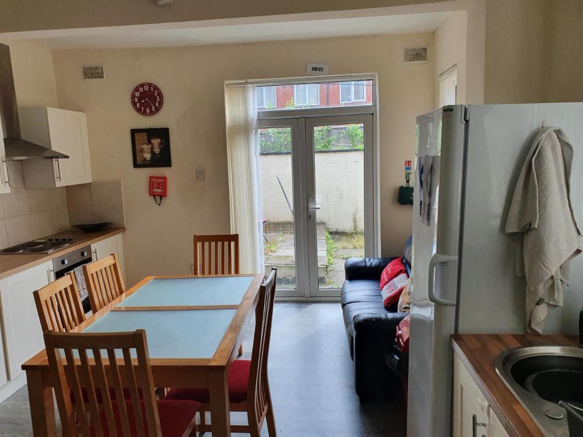 12 Person 6 Bedroom Self Catering House Liverpool Exteriér fotografie
